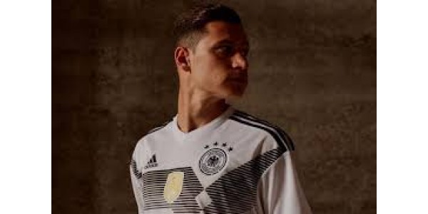 Yhdessä seuraavalle World Cup –pelipaita